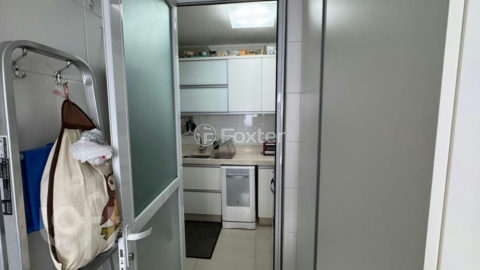 Image 22 - 1005116