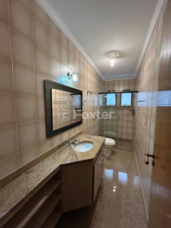 Image 37 - 1005158