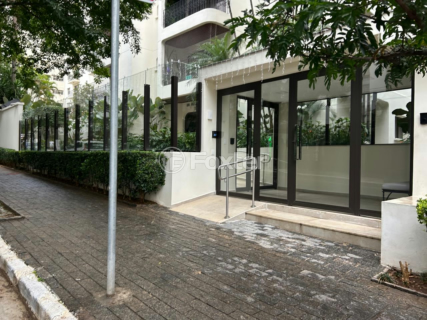 Image 39 - 1005158