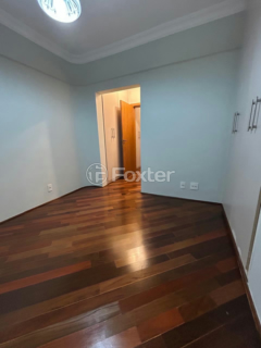 Image 30 - 1005158