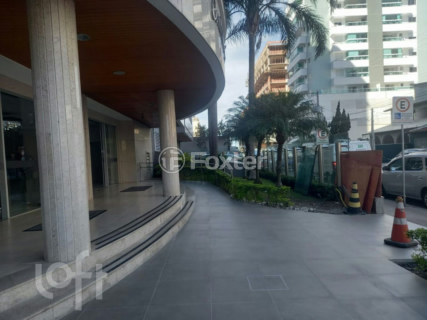 Image 32 - 1005842