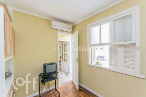Image 37 - 1005847