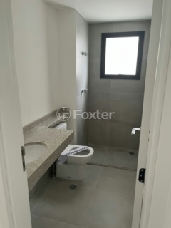 Image 8 - 1005896