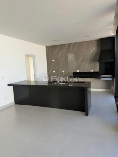 Image 2 - 1005912