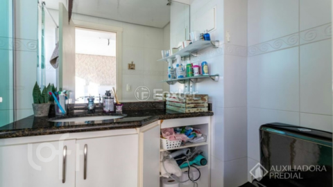 Image 35 - 1005932