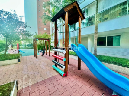 Image 32 - 1006315