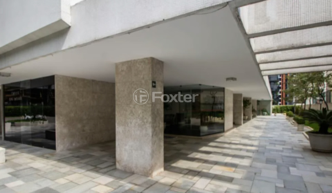 Image 33 - 1006354