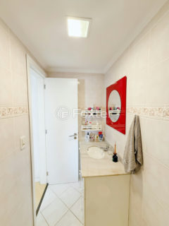 Image 34 - 1006759
