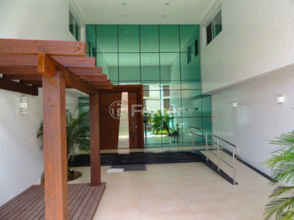 Image 11 - 1007053