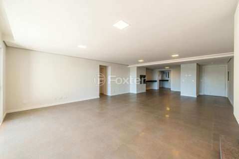 Image 4 - 1007138