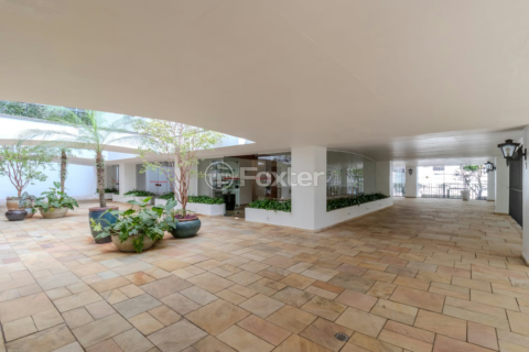 Image 33 - 1007226