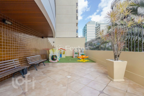 Image 31 - 1007425