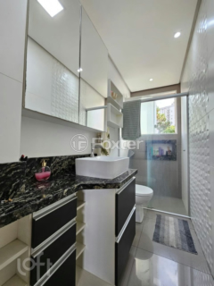Image 6 - 1007489