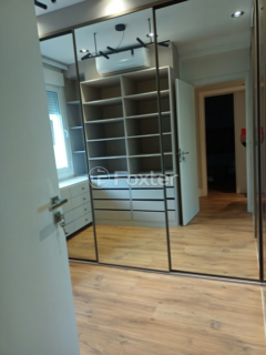 Image 19 - 1007679