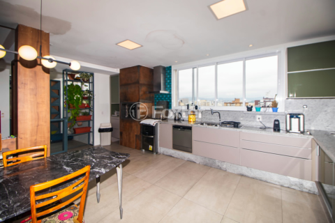 Image 34 - 1007852