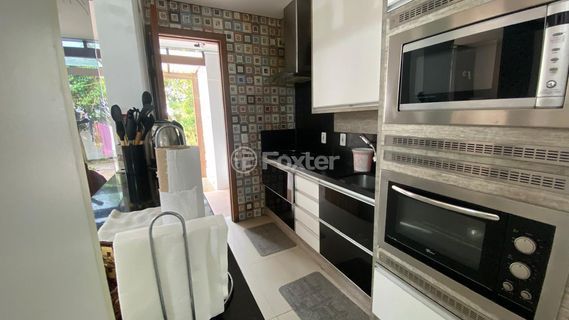Image 8 - 1007936