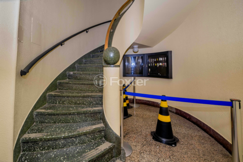 Image 4 - 1007942