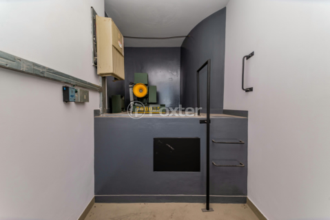 Image 34 - 1007942