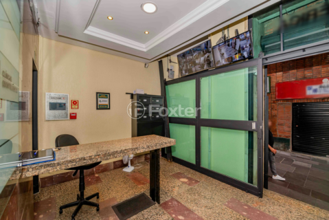 Image 43 - 1007942