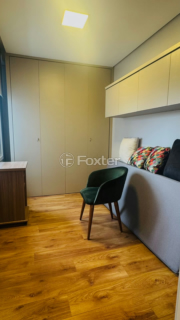 Image 4 - 1007944