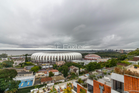 Image 17 - 1007950