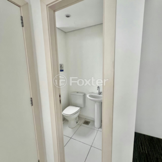 Image 7 - 1008211