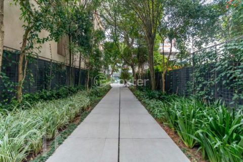 Image 34 - 1008350