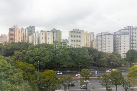 Image 11 - 1008409
