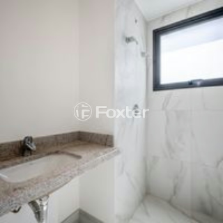 Image 4 - 1008942