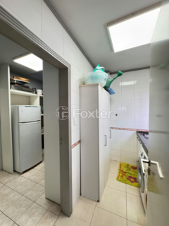 Image 38 - 1008993
