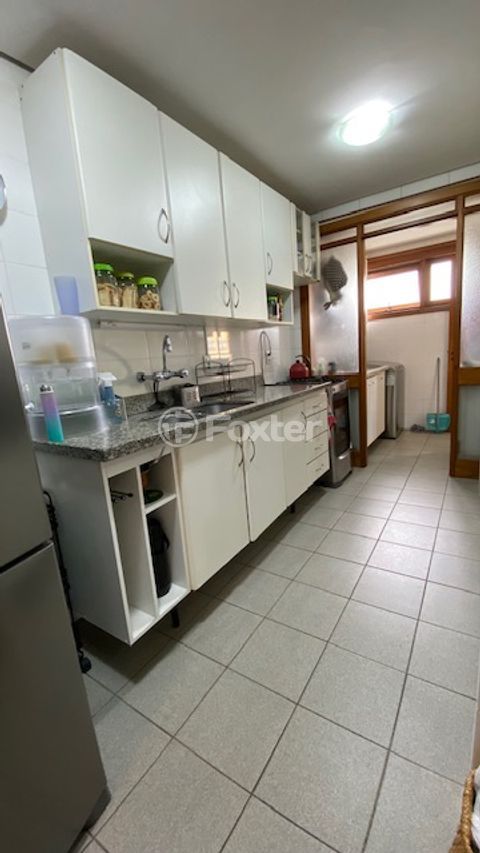Image 6 - 1009055