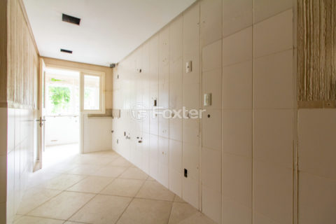 Image 21 - 1009225