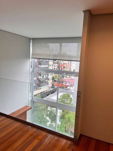 Image 8 - 1009292