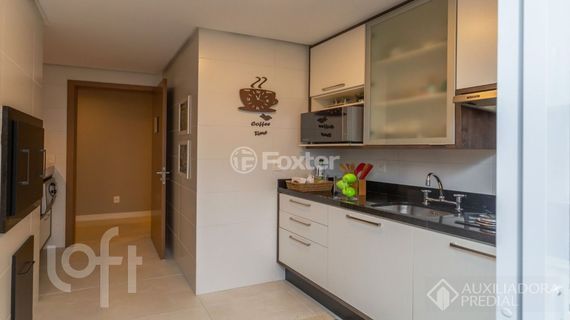 Image 4 - 1009335