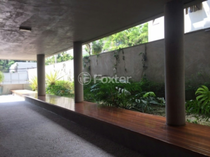 Image 8 - 1009355