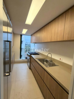 Image 7 - 1009355