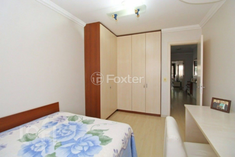 Image 4 - 1009357