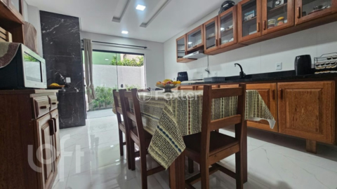 Image 17 - 1009518