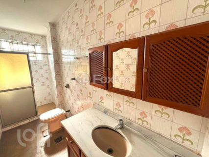 Image 15 - 1009917