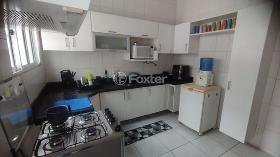 Image 7 - 1010049