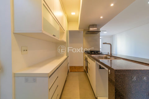 Image 21 - 1010158
