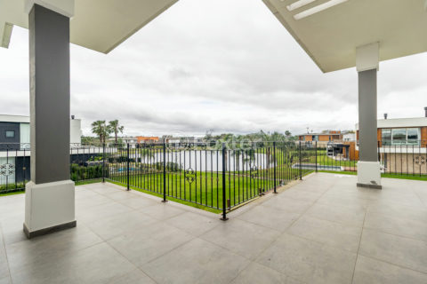 Image 44 - 1010574