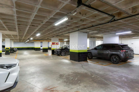 Image 42 - 1010740