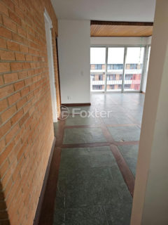 Image 6 - 1010743