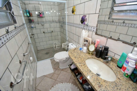 Image 8 - 1010989