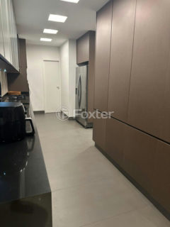 Image 24 - 1010992