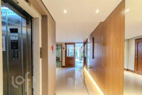 Image 33 - 1011390