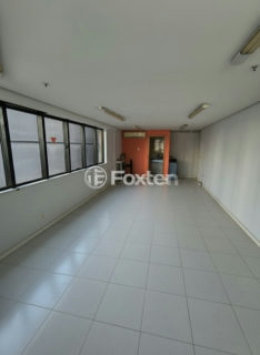 Image 8 - 1011458