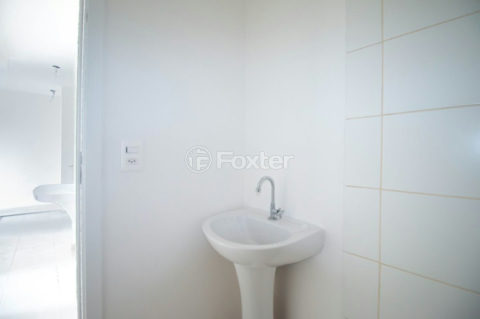 Image 8 - 1011571