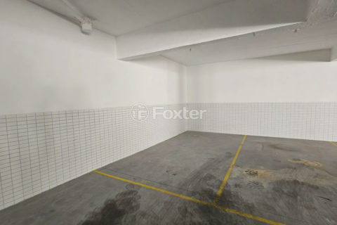 Image 4 - 1011690